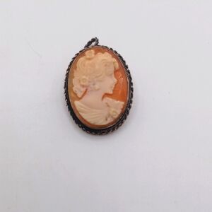 Borriello Carved Shell Cameo Brooch/Pendant